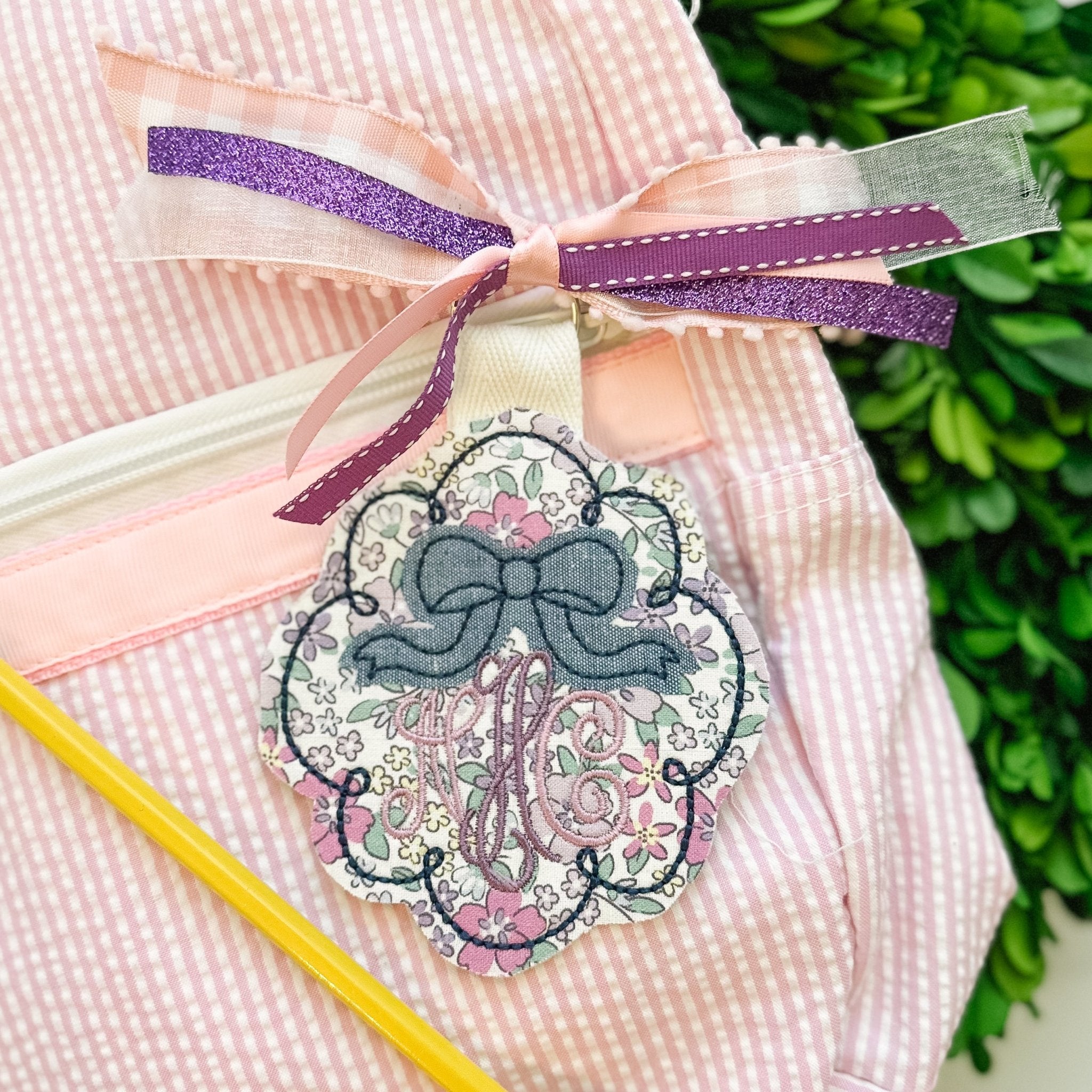 Scalloped Bow Bag Tag - Caroline Calligraphie