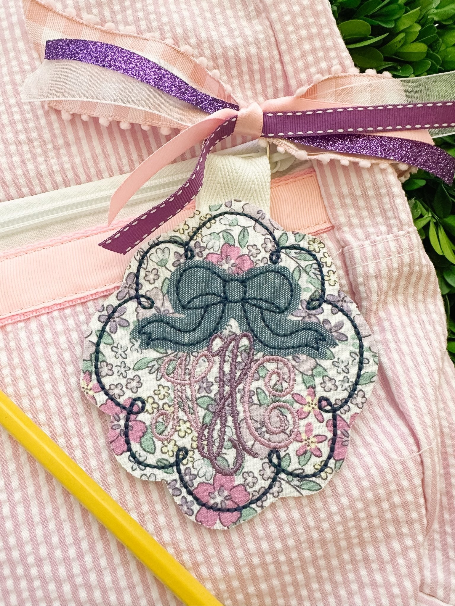 Scalloped Bow Bag Tag - Caroline Calligraphie