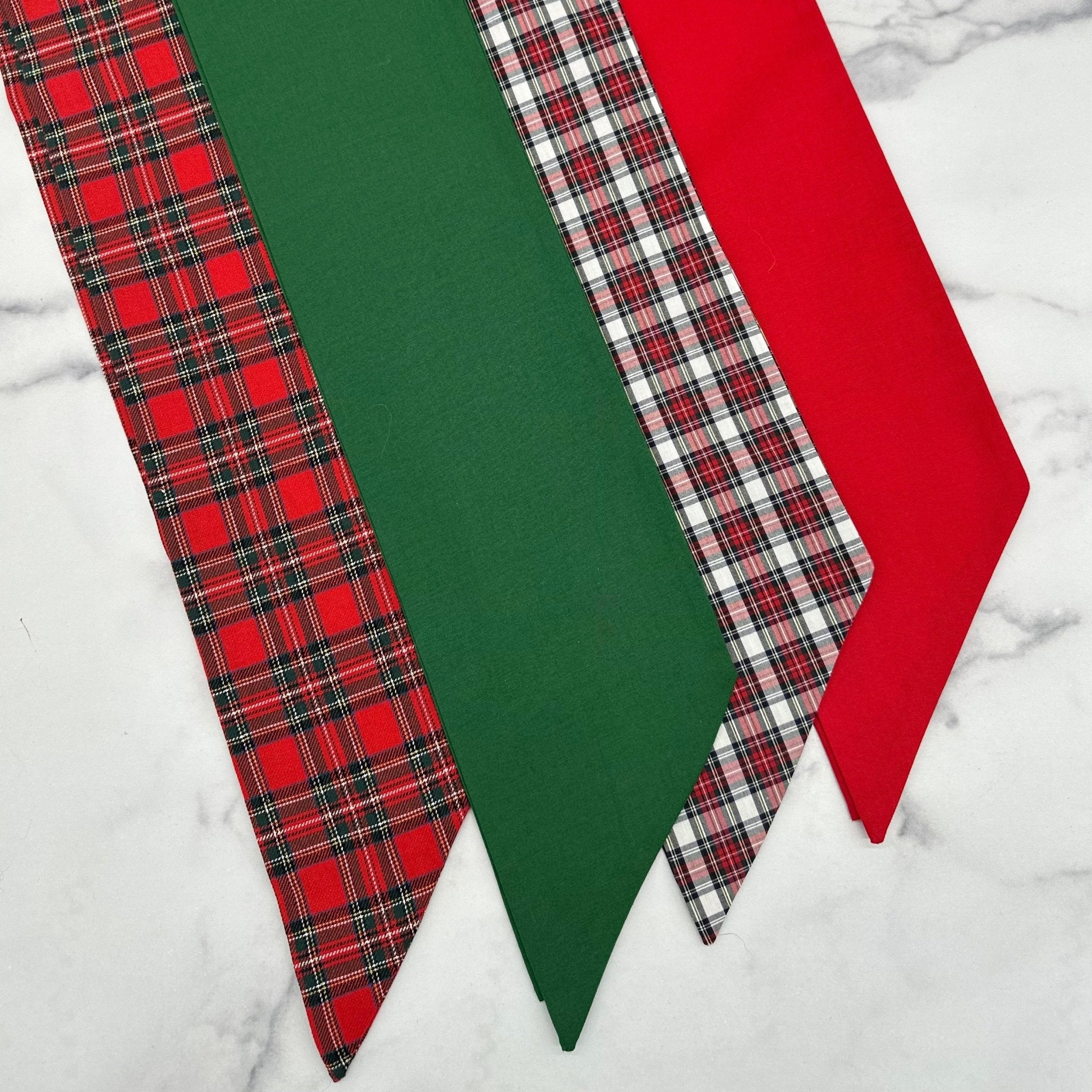 Christmas Wreath Sash - Caroline Calligraphie