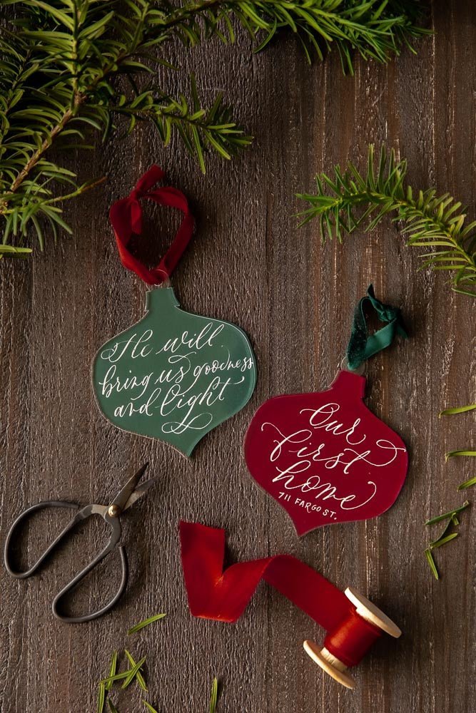 Bauble Calligraphy Ornament - Caroline Calligraphie